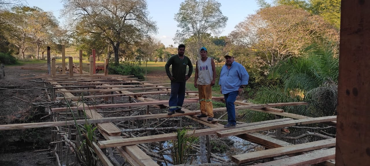 Após 14 anos, prefeitura reconstrói ponte da Fazenda São Sebastião, com acesso a MS-345