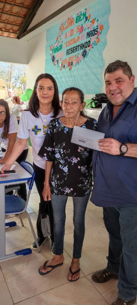 Famílias do Águas do Miranda recebem cartões do Mais Social