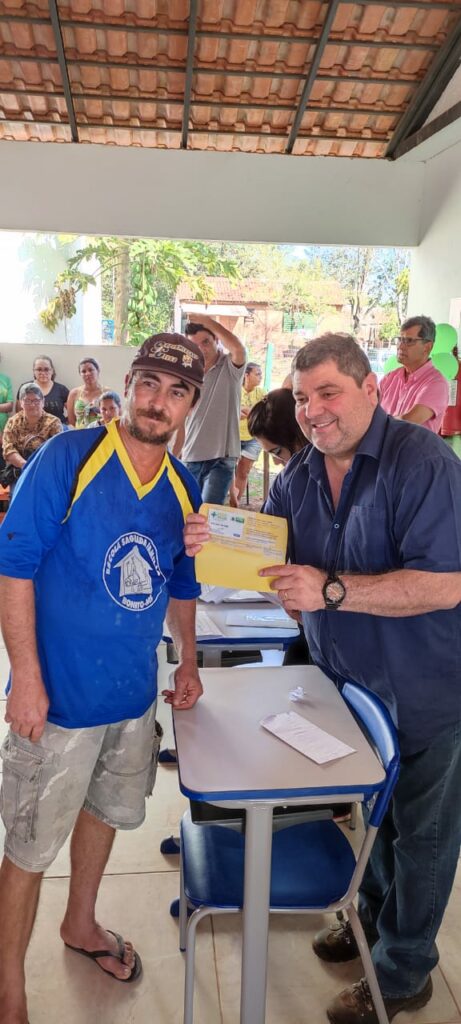 Famílias do Águas do Miranda recebem cartões do Mais Social