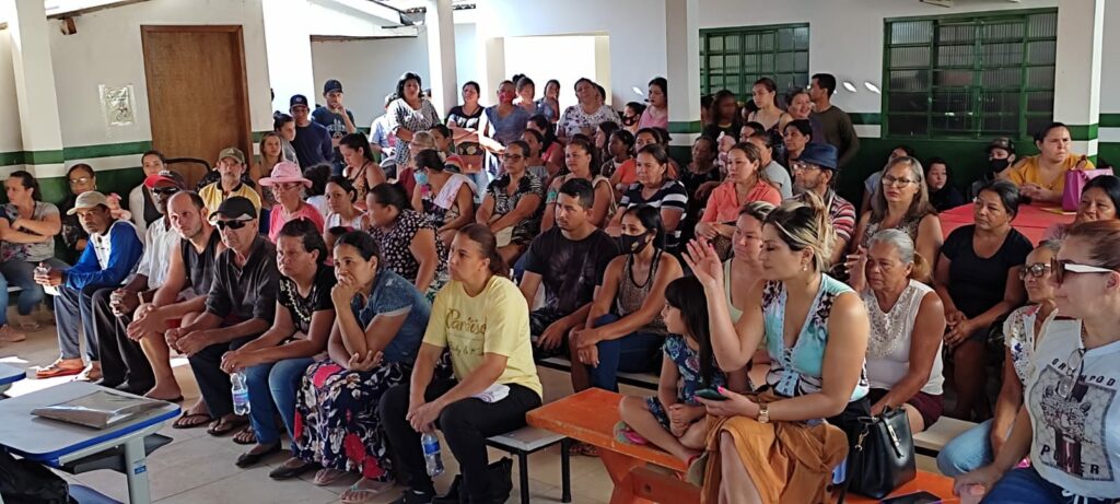 Famílias do Águas do Miranda recebem cartões do Mais Social