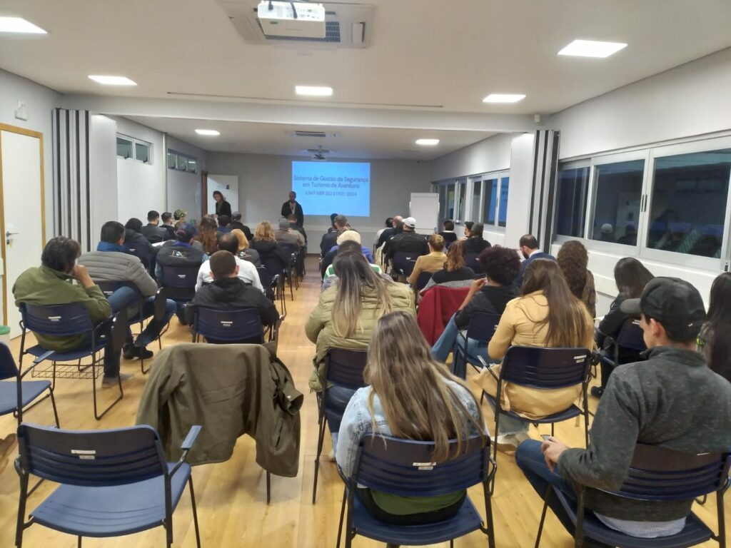 Programa de Qualificação para o Turismo: equipe de atrativos participam de palestra sobre Sistema de Gestão de Segurança