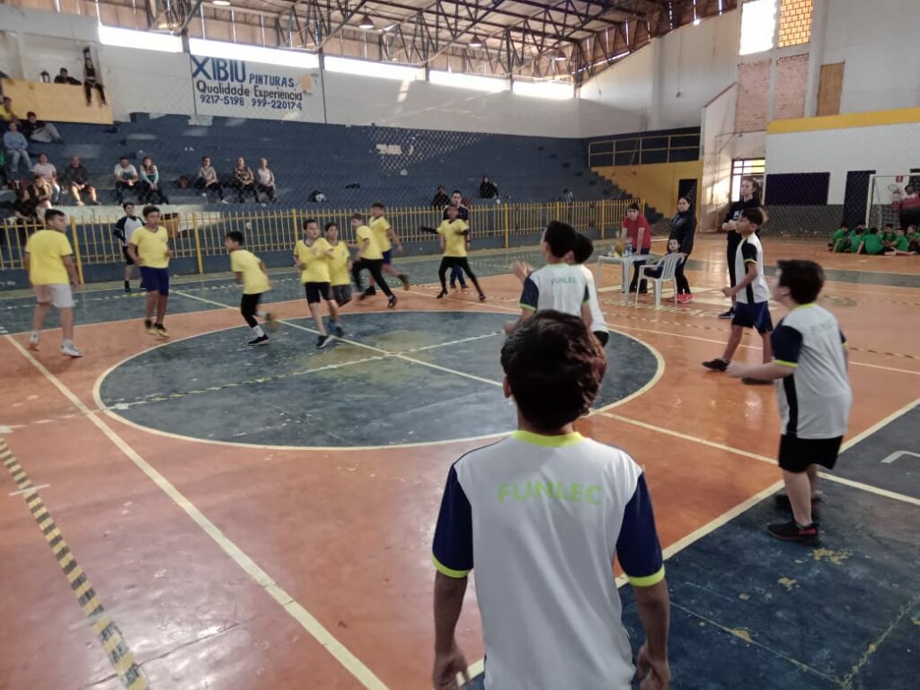 Queimada educativa movimentou Jogos Escolares nesta terça-feira Queimada educativa movimentou Jogos Escolares nesta terça-feira