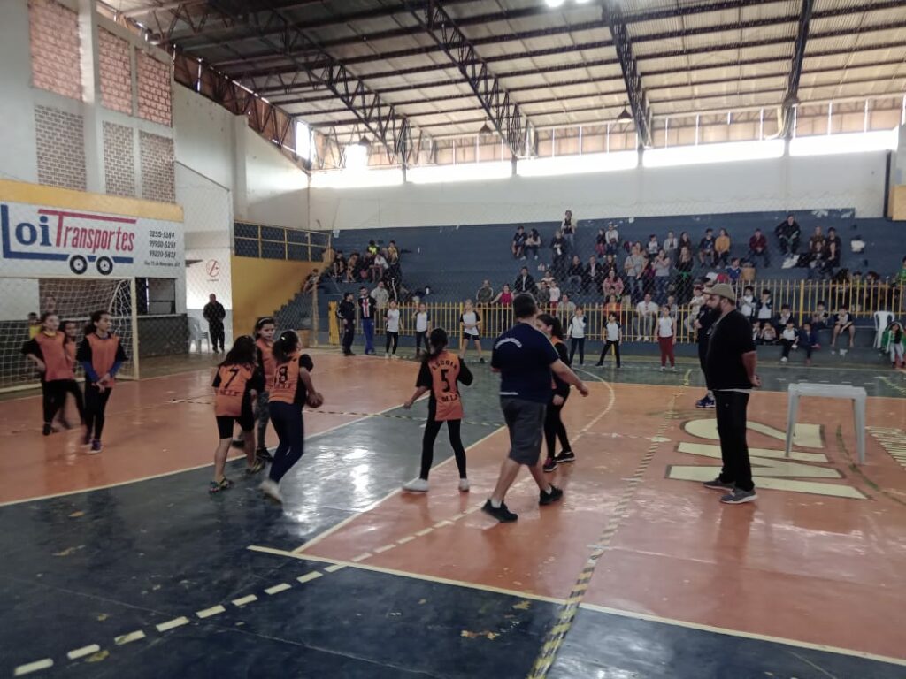Queimada educativa movimentou Jogos Escolares nesta terça-feira Queimada educativa movimentou Jogos Escolares nesta terça-feira