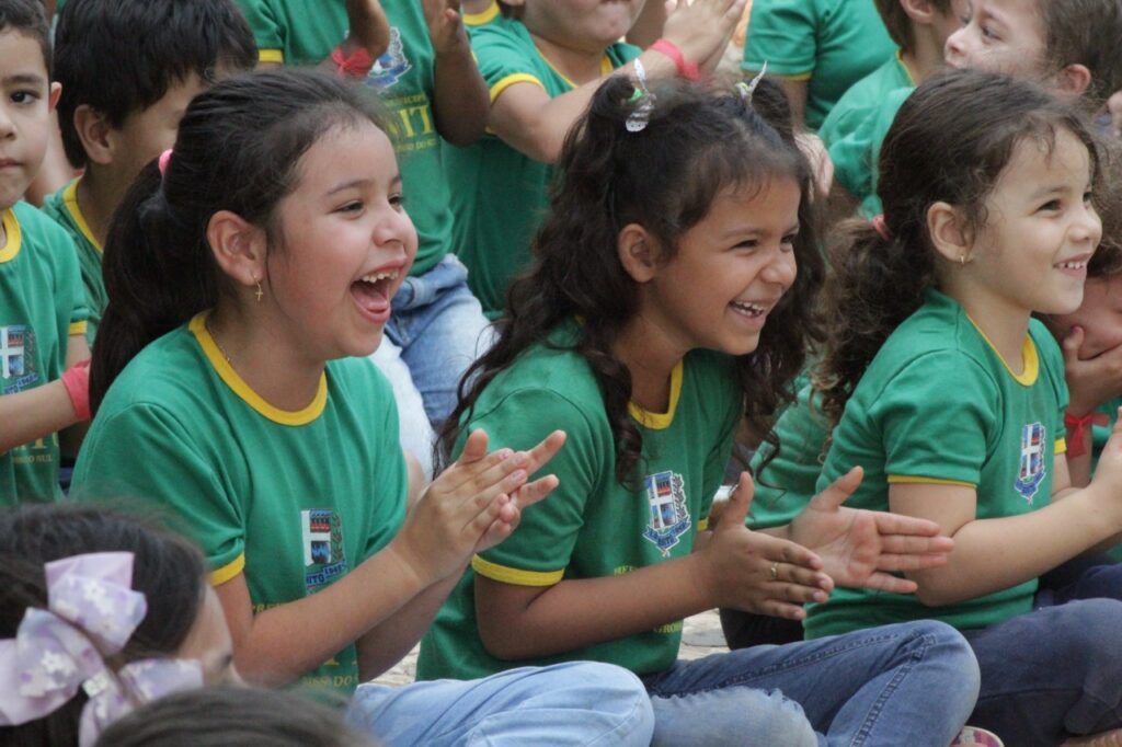 Instituto Mirim Ambiental exibe teatro de fantoches nas escolas municipais de Bonito