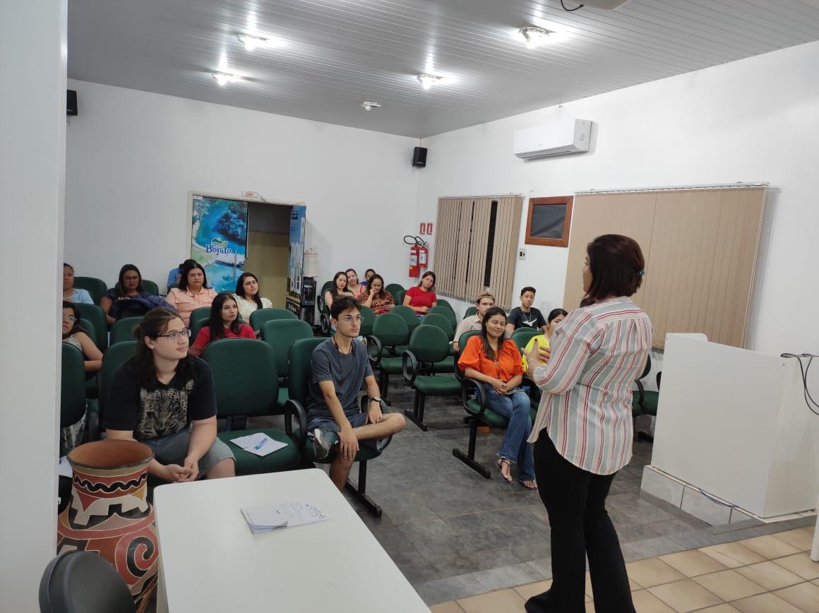 Programa de Qualificação para o Turismo capacita 25 pessoas em curso de Qualidade no Atendimento Programa de Qualificação para o Turismo capacita 25 pessoas em curso de Qualidade no Atendimento