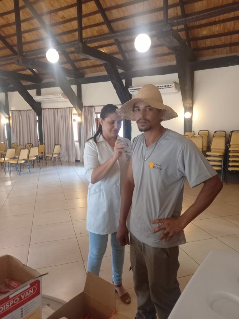 Secretaria de Saúde realização vacinação de colaboradores no Hotel Zagaia Secretaria de Saúde realização vacinação de colaboradores no Hotel Zagaia