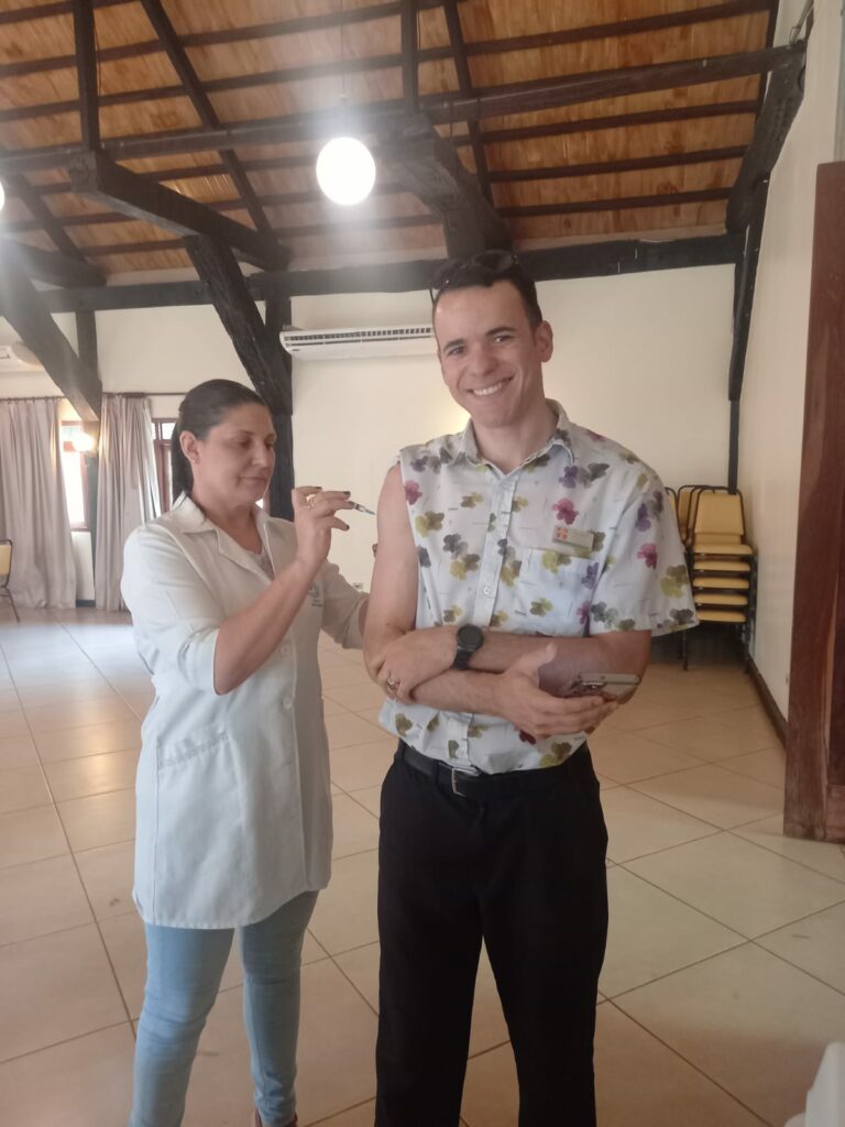 Secretaria de Saúde realização vacinação de colaboradores no Hotel Zagaia Secretaria de Saúde realização vacinação de colaboradores no Hotel Zagaia