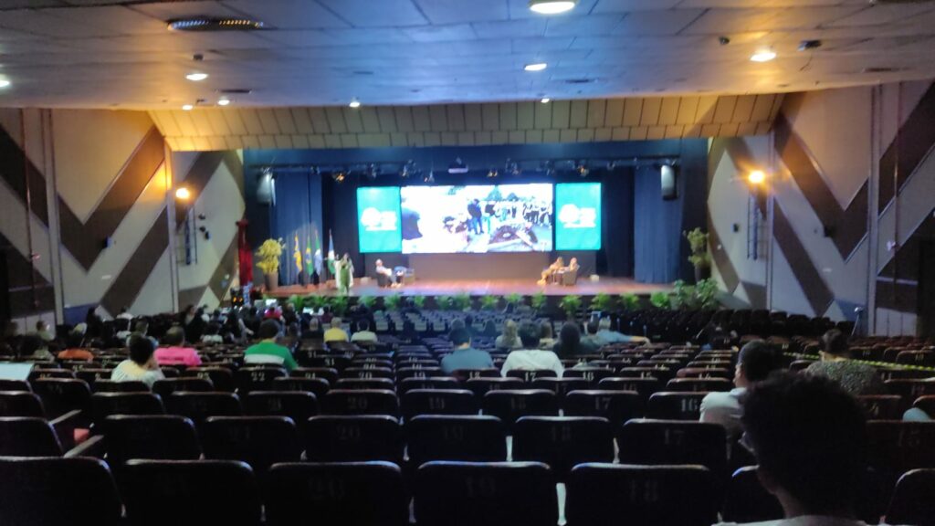 Sema participa de congressos brasileiro e americano sobre Arborização Urbana Sema participa de congressos brasileiro e americano sobre Arborização Urbana