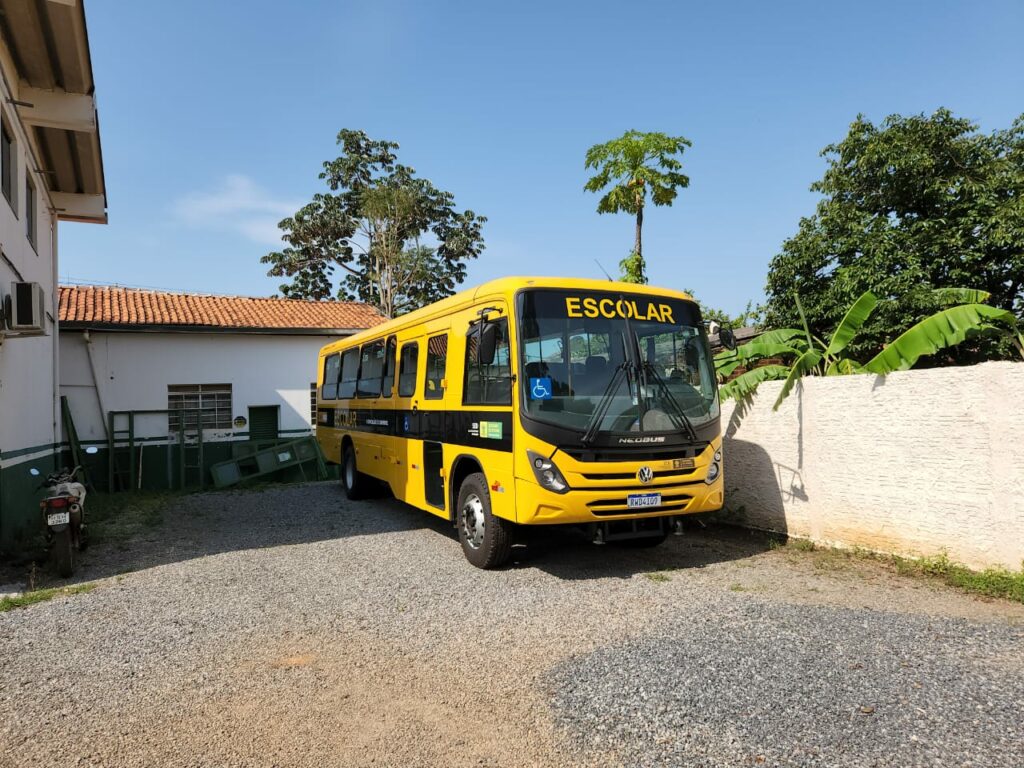 Novo ônibus entregue pelo Estado vai atender região do Quati
