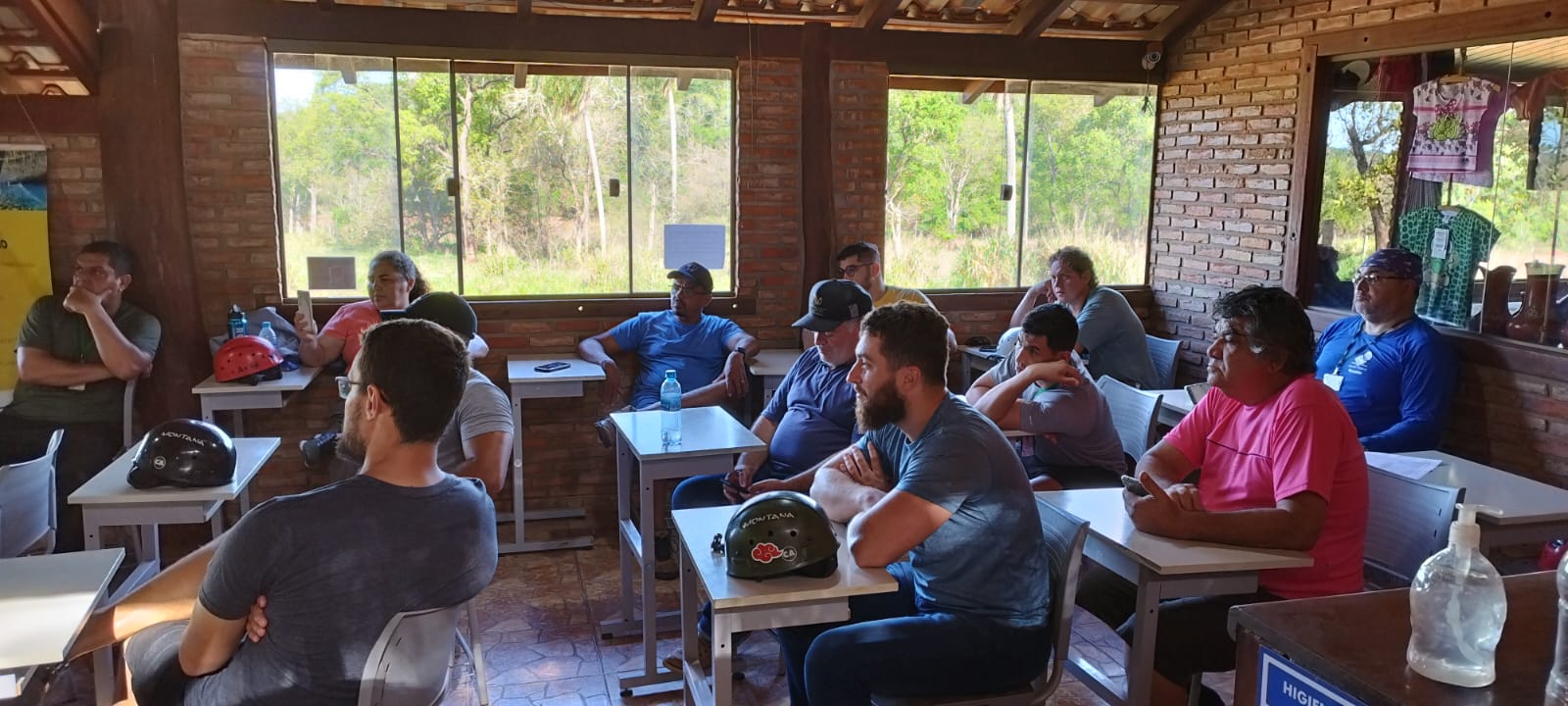 Guias e colaboradores da Gruta do Lago Azul recebem treinamento do Plano de Atendimento e Emergência