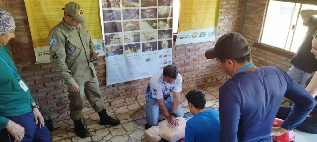 Guias e colaboradores da Gruta do Lago Azul recebem treinamento do Plano de Atendimento e Emergência