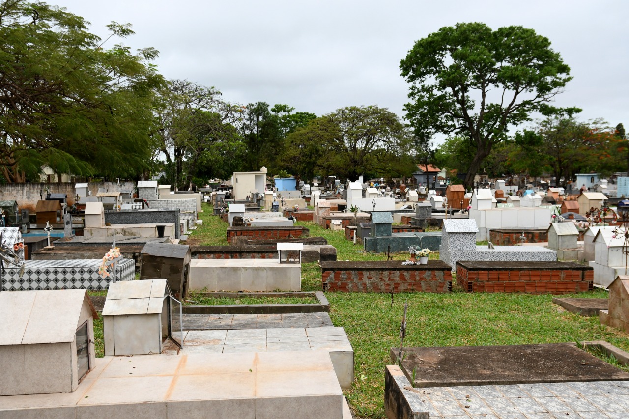 Cemitério terá horário especial de funcionamento durante feriado de Finados