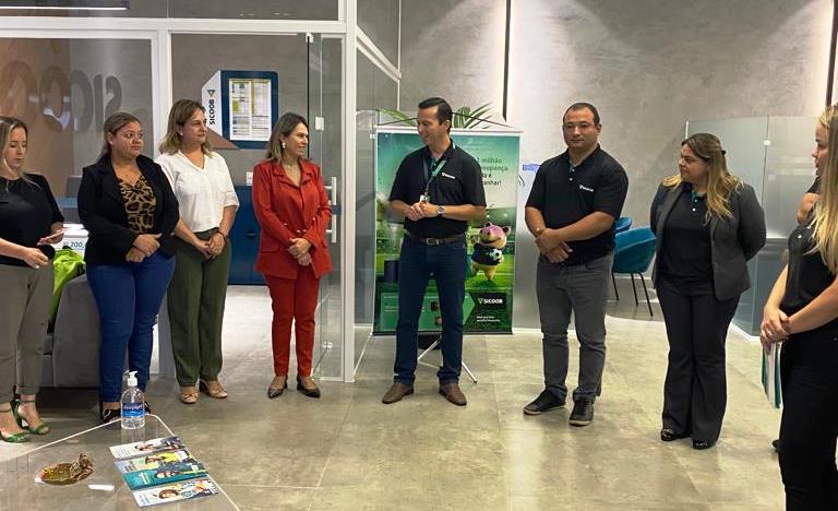 Estudantes de Escolas Municipais participam de concurso cultural promovido pelo Sicoob