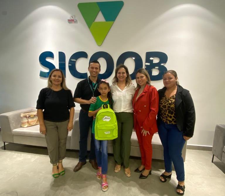 Estudantes de Escolas Municipais participam de concurso cultural promovido pelo Sicoob