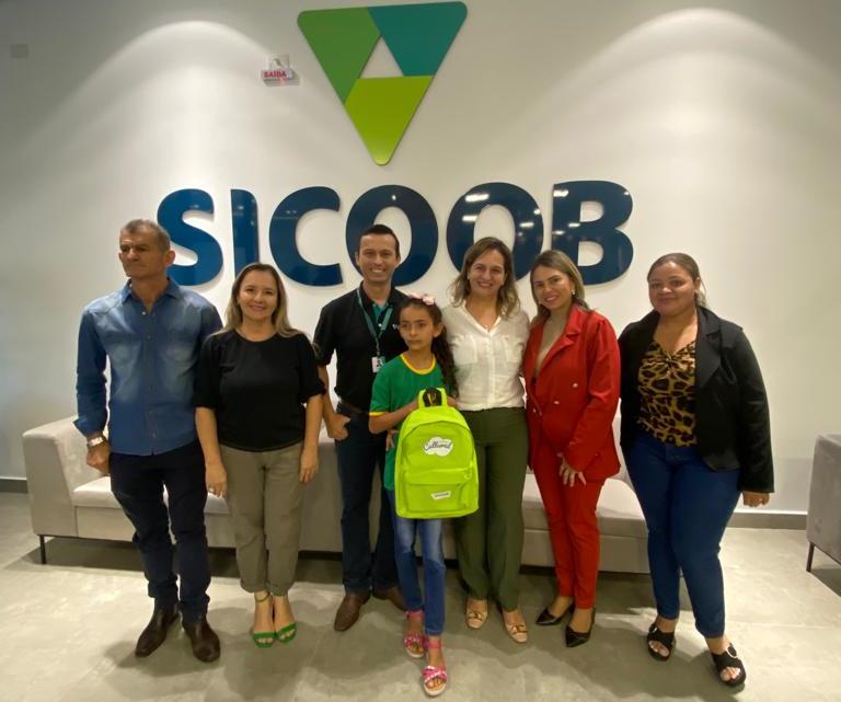 Estudantes de Escolas Municipais participam de concurso cultural promovido pelo Sicoob