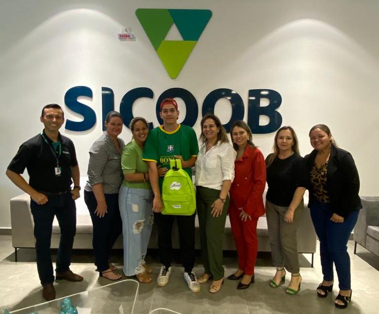 Estudantes de Escolas Municipais participam de concurso cultural promovido pelo Sicoob Estudantes de Escolas Municipais participam de concurso cultural promovido pelo Sicoob