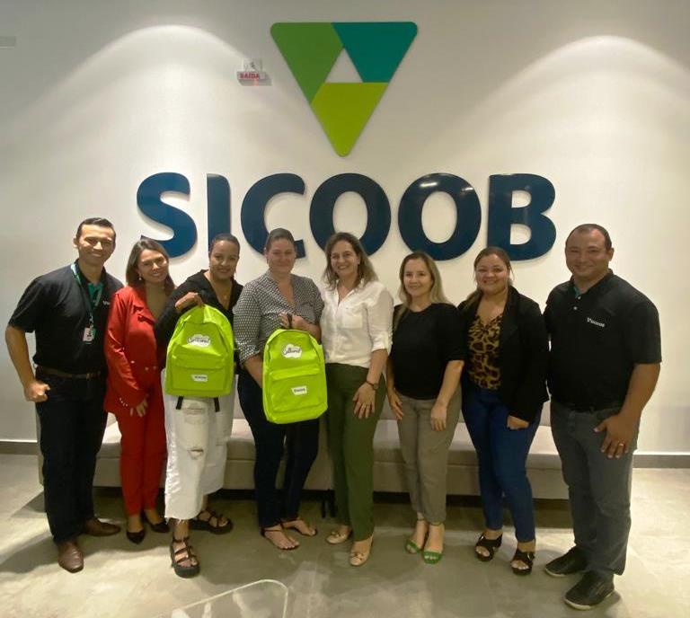 Estudantes de Escolas Municipais participam de concurso cultural promovido pelo Sicoob Estudantes de Escolas Municipais participam de concurso cultural promovido pelo Sicoob