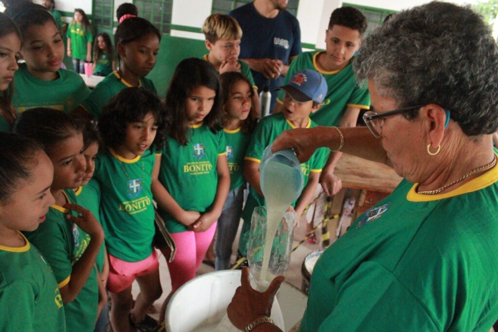 Alunos do Distrito Águas do Miranda participam de atividades do Programa de Educação Ambiental