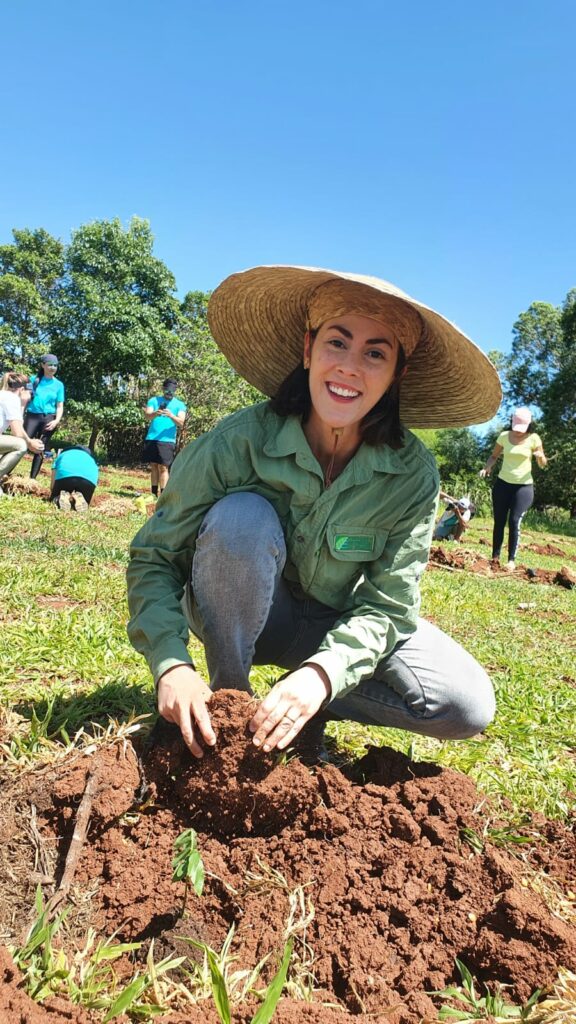 Sema participa de ação de reflorestamento com plantio de 500 mudas de Cumbaru