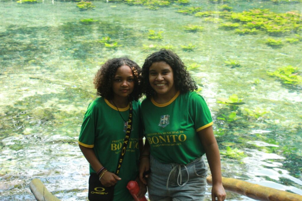 Alunos do Distrito Águas do Miranda participam de visita técnica a projetos ambientais de Bonito