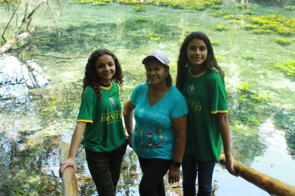 Alunos do Distrito Águas do Miranda participam de visita técnica a projetos ambientais de Bonito