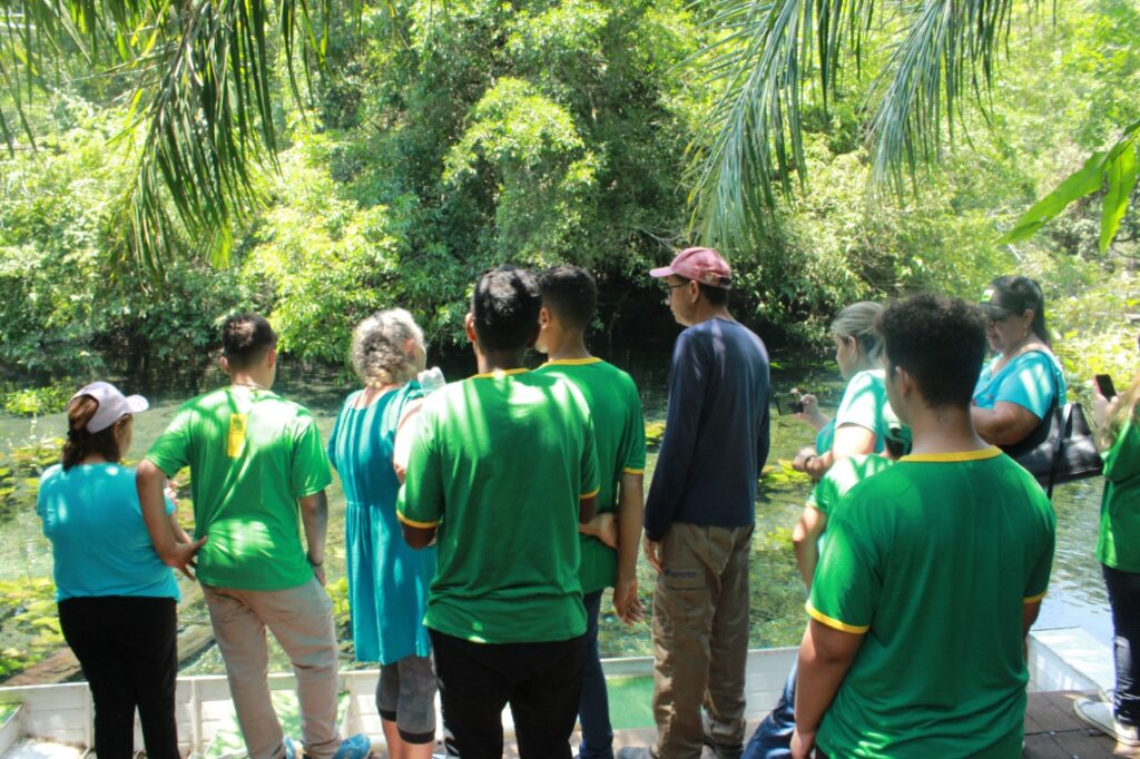 Alunos do Distrito Águas do Miranda participam de visita técnica a projetos ambientais de Bonito