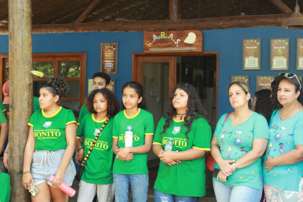 Alunos do Distrito Águas do Miranda participam de visita técnica a projetos ambientais de Bonito