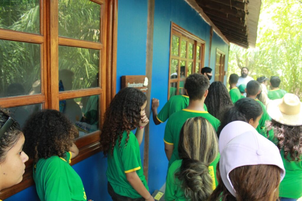 Alunos do Distrito Águas do Miranda participam de visita técnica a projetos ambientais de Bonito