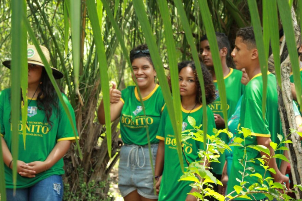 Alunos do Distrito Águas do Miranda participam de visita técnica a projetos ambientais de Bonito