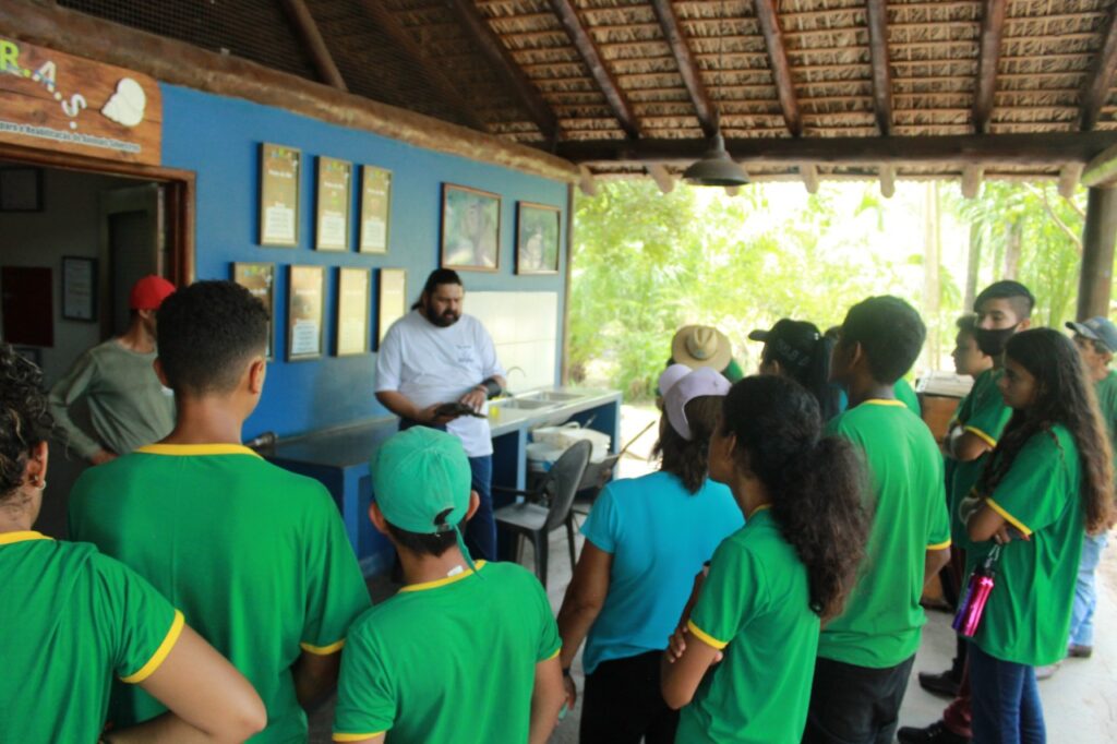 Alunos do Distrito Águas do Miranda participam de visita técnica a projetos ambientais de Bonito