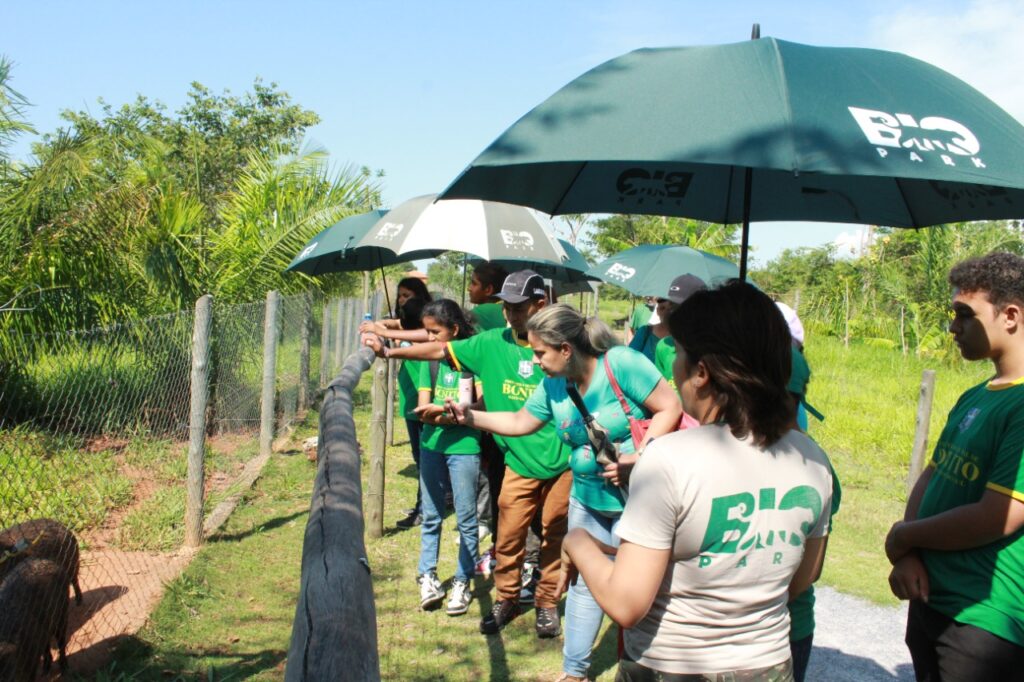 Alunos do Distrito Águas do Miranda participam de visita técnica a projetos ambientais de Bonito