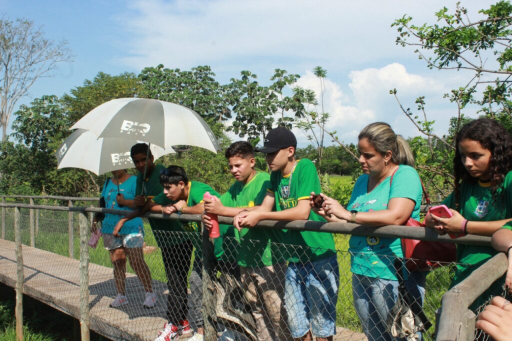 Alunos do Distrito Águas do Miranda participam de visita técnica a projetos ambientais de Bonito