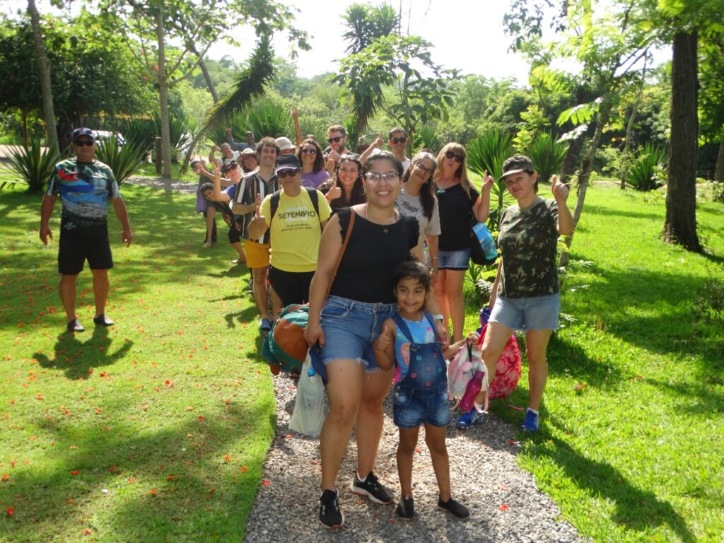 Professores e gestores da Educação participam de dia de recreação na Estância Mimosa