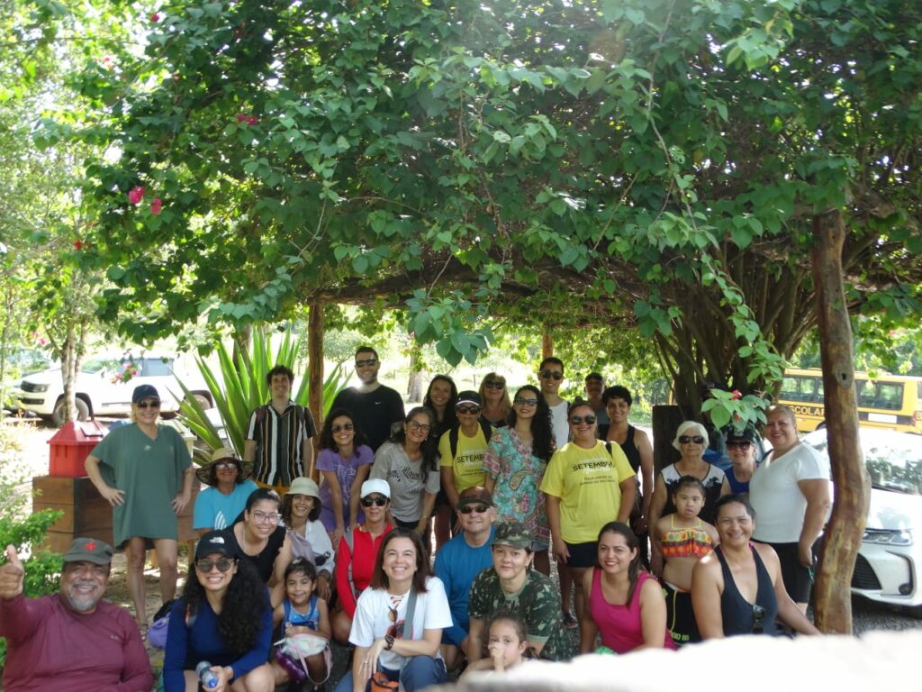 Professores e gestores da Educação participam de dia de recreação na Estância Mimosa