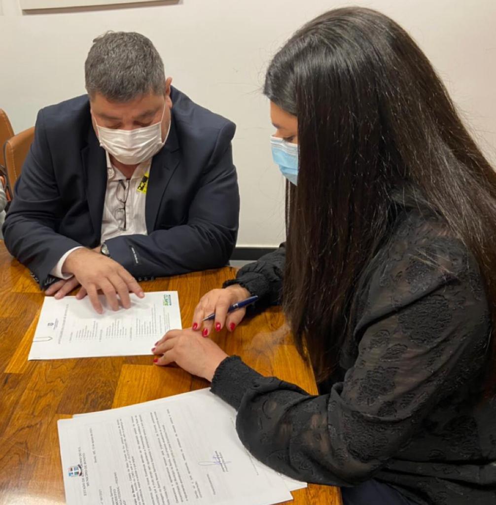 Em Brasília, prefeito garante recursos para pavimentação de bairros e reforma do CAT