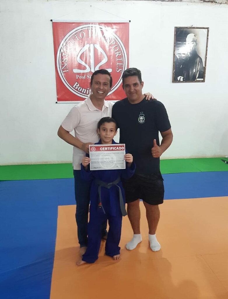 Secretaria de Esportes celebra com alunos do judô mudança de faixa e primeiro ano do programa Futuros Talentos