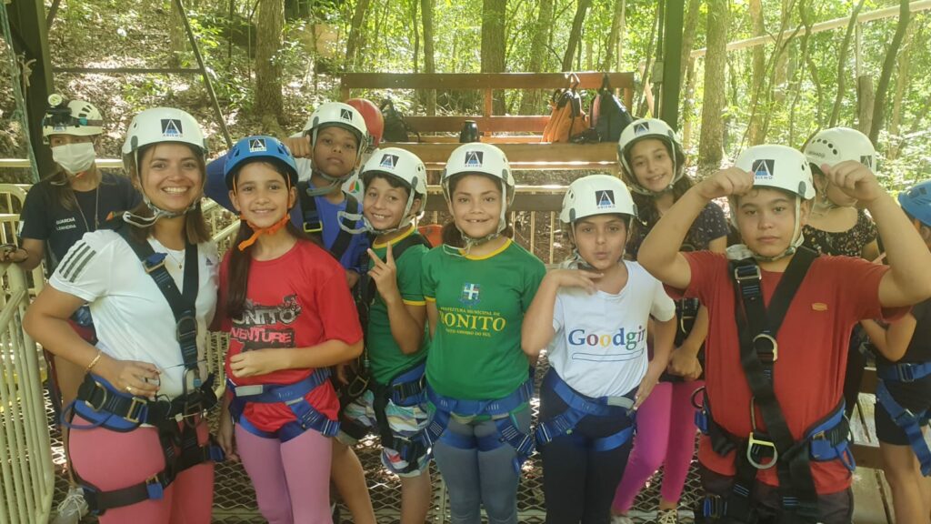 Em continuidade a programa de Educação Ambiental, crianças visitam Abismo Anhumas Em continuidade a programa de Educação Ambiental, crianças visitam Abismo Anhumas