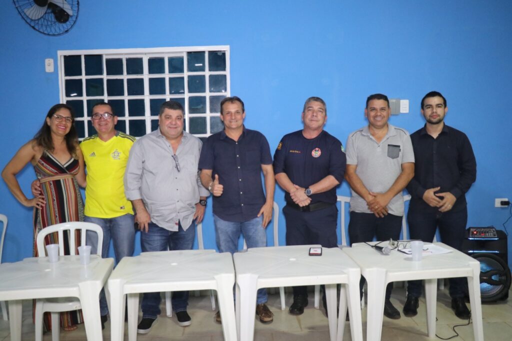 Prefeito discute reajuste salarial e plano de cargos e carreiras com servidores Prefeito discute reajuste salarial e plano de cargos e carreiras com servidores