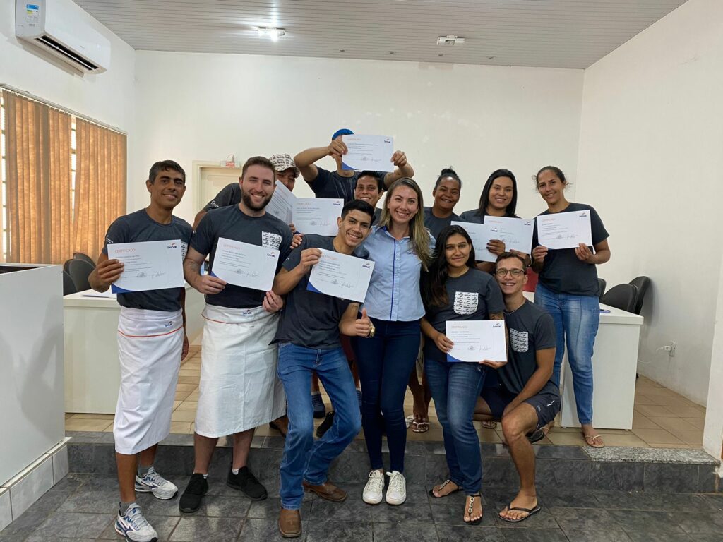 Em parceria com o Senac, curso de batidas e coquetéis forma 15 pessoas em Bonito