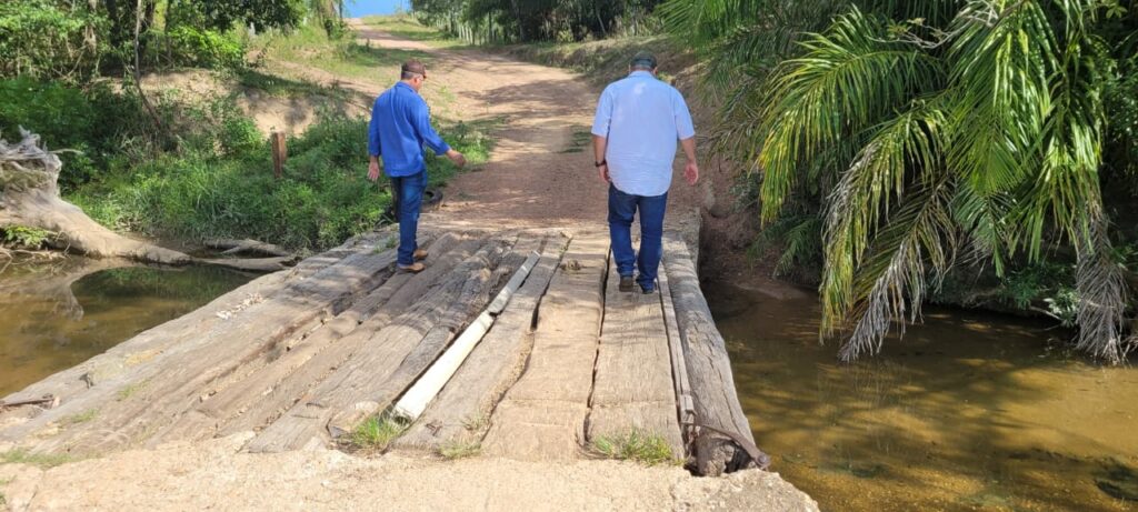 Prefeito visita obras de reforma das pontes sobre os córregos Santa Tereza e Roncador