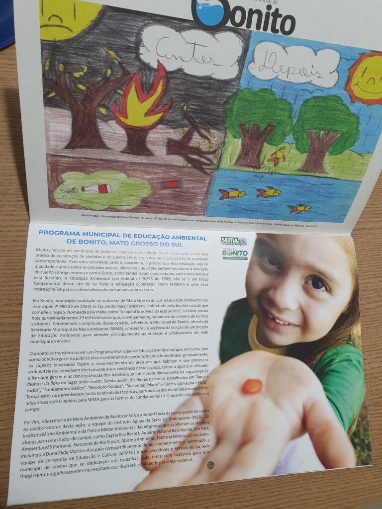 Prefeito entrega calendário ilustrado com desenhos de alunos de Bonito para governador Eduardo Riedel