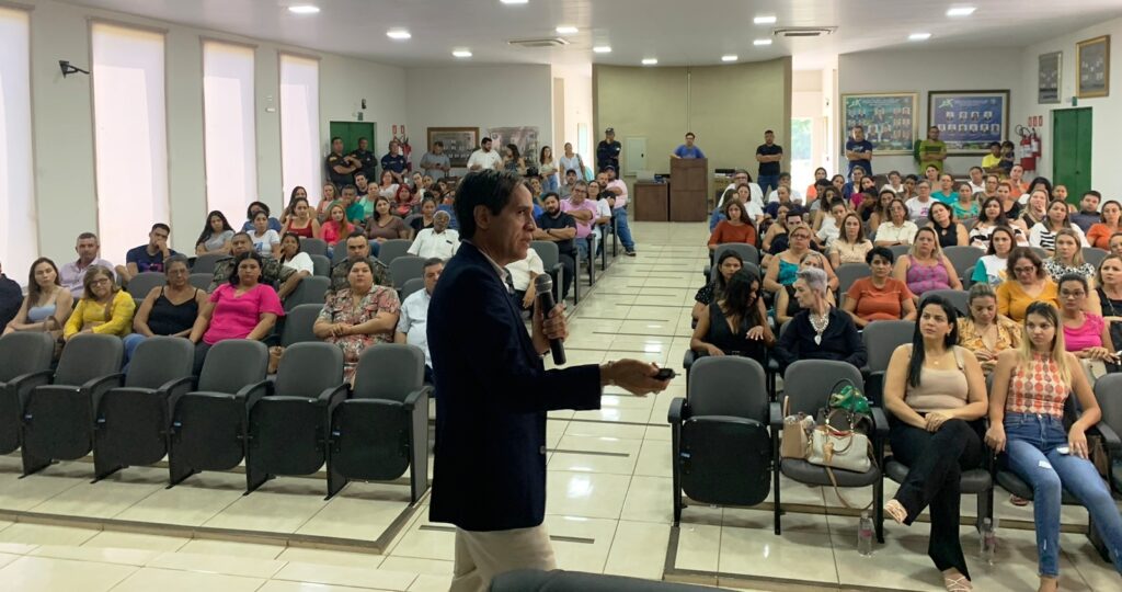 Servidores municipais recebem capacitação sobre Manejo da Crise Suicida Servidores municipais recebem capacitação sobre Manejo da Crise Suicida