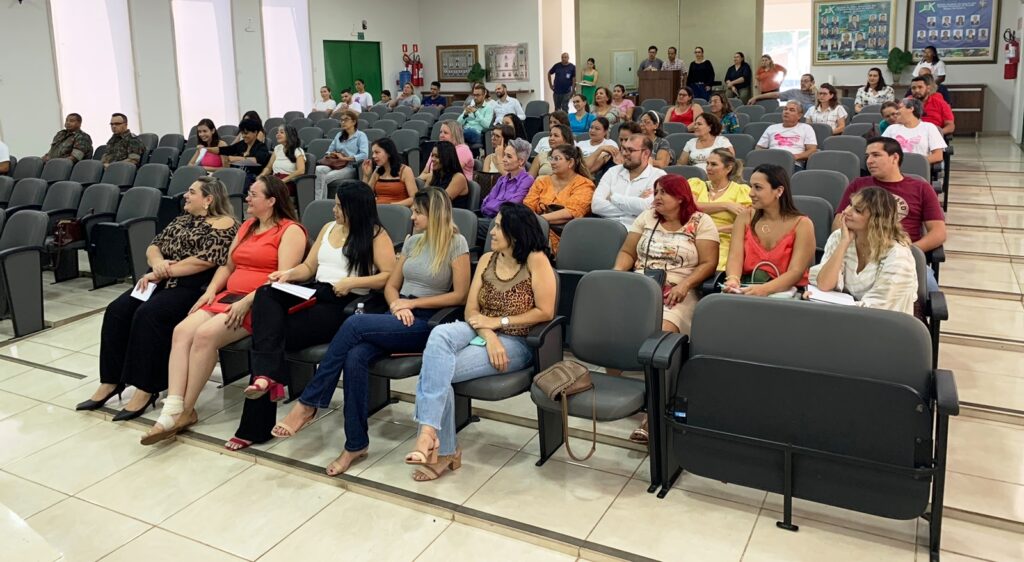 Servidores municipais recebem capacitação sobre Manejo da Crise Suicida Servidores municipais recebem capacitação sobre Manejo da Crise Suicida