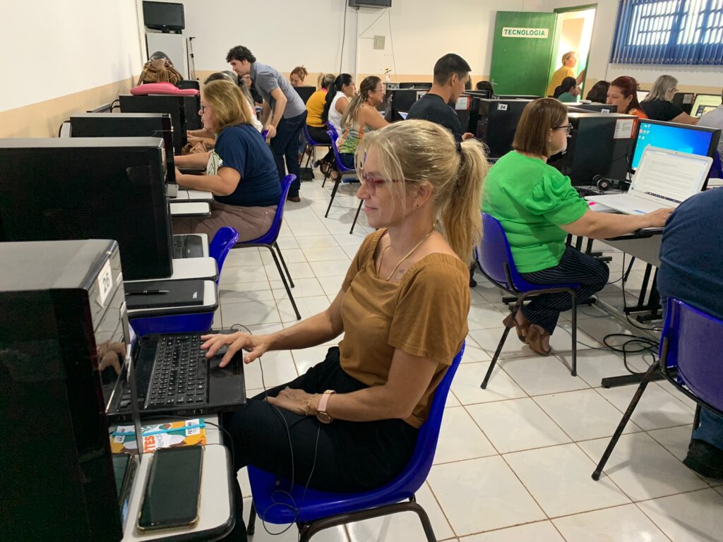 Professores participam de formação para dirigentes escolares Professores participam de formação para dirigentes escolares