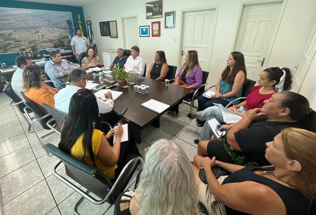 Prefeito de Bonito estuda reajuste salarial dos professores em conjunto com Fetems e Simted