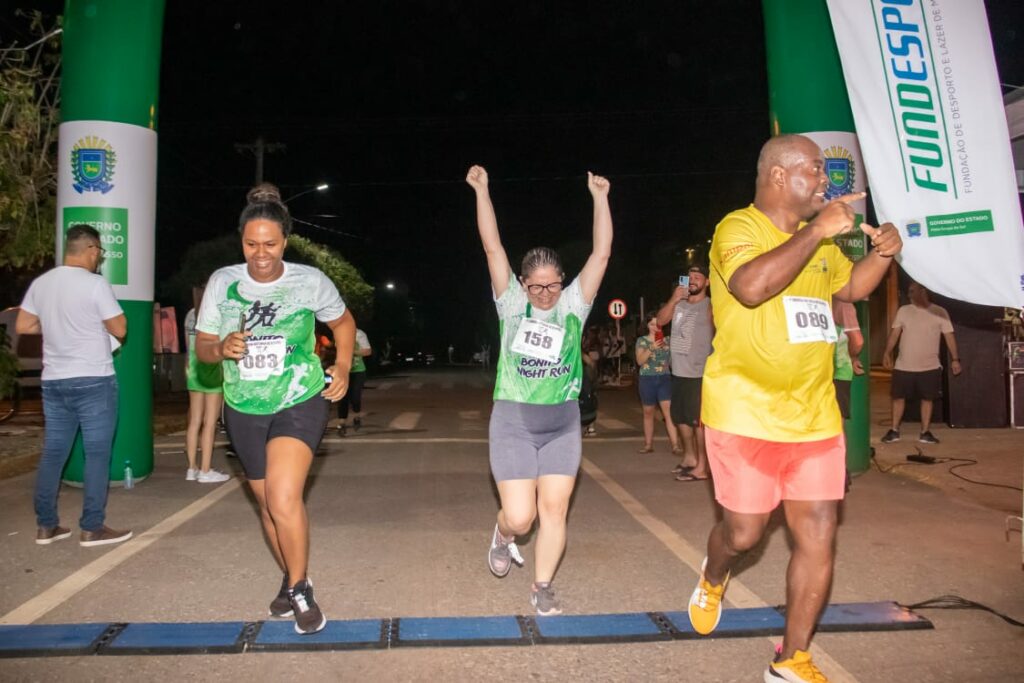 1ª Bonito Night Run envolve mais de 200 atletas e estreia iluminação noturna na MS-178