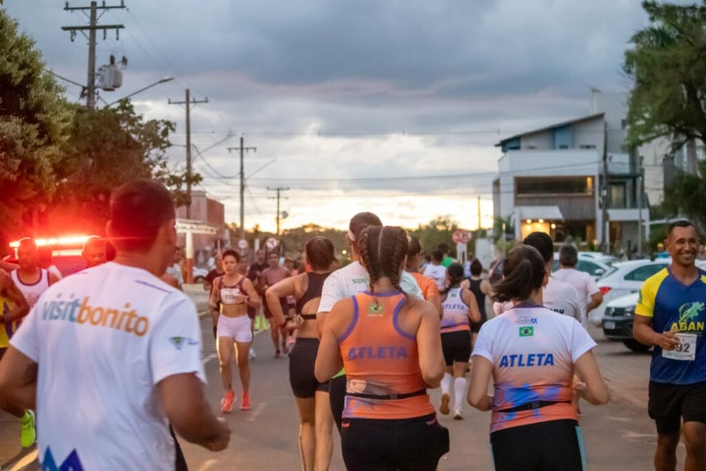 1ª Bonito Night Run envolve mais de 200 atletas e estreia iluminação noturna na MS-178