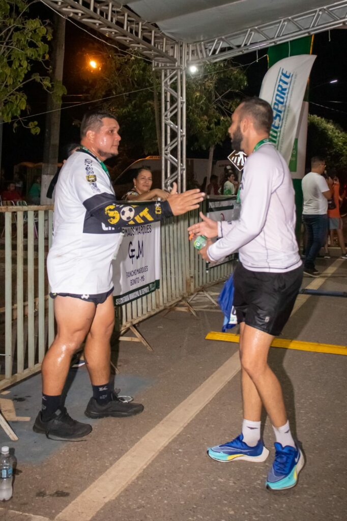 1ª Bonito Night Run envolve mais de 200 atletas e estreia iluminação noturna na MS-178