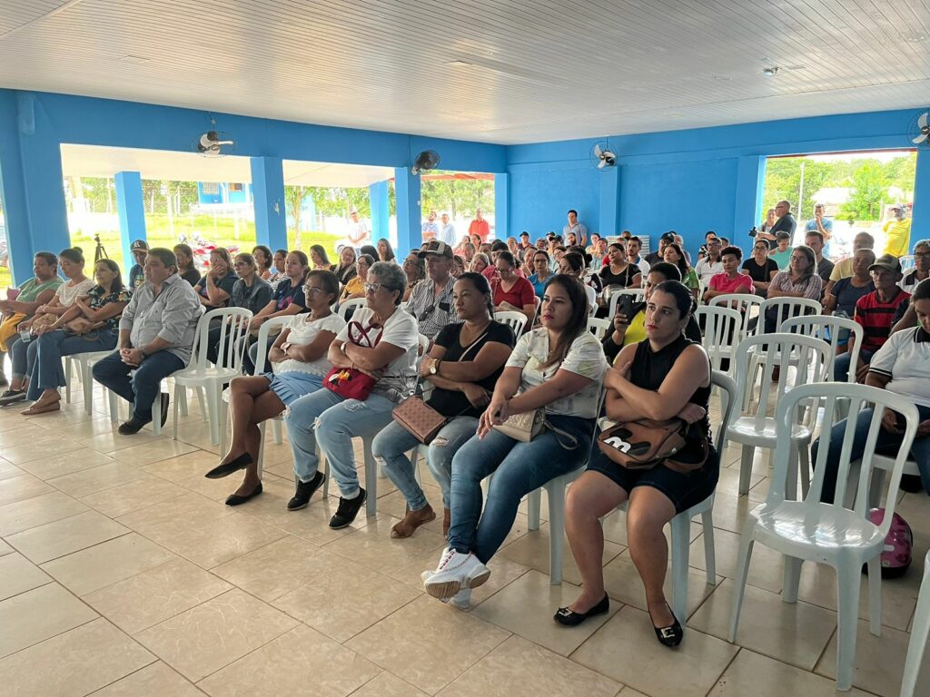 Prefeito destaca que servidores públicos poderão escolher entre casas de 41m², 51m² e 65m² Prefeito destaca que servidores públicos poderão escolher entre casas de 41m², 51m² e 65m²