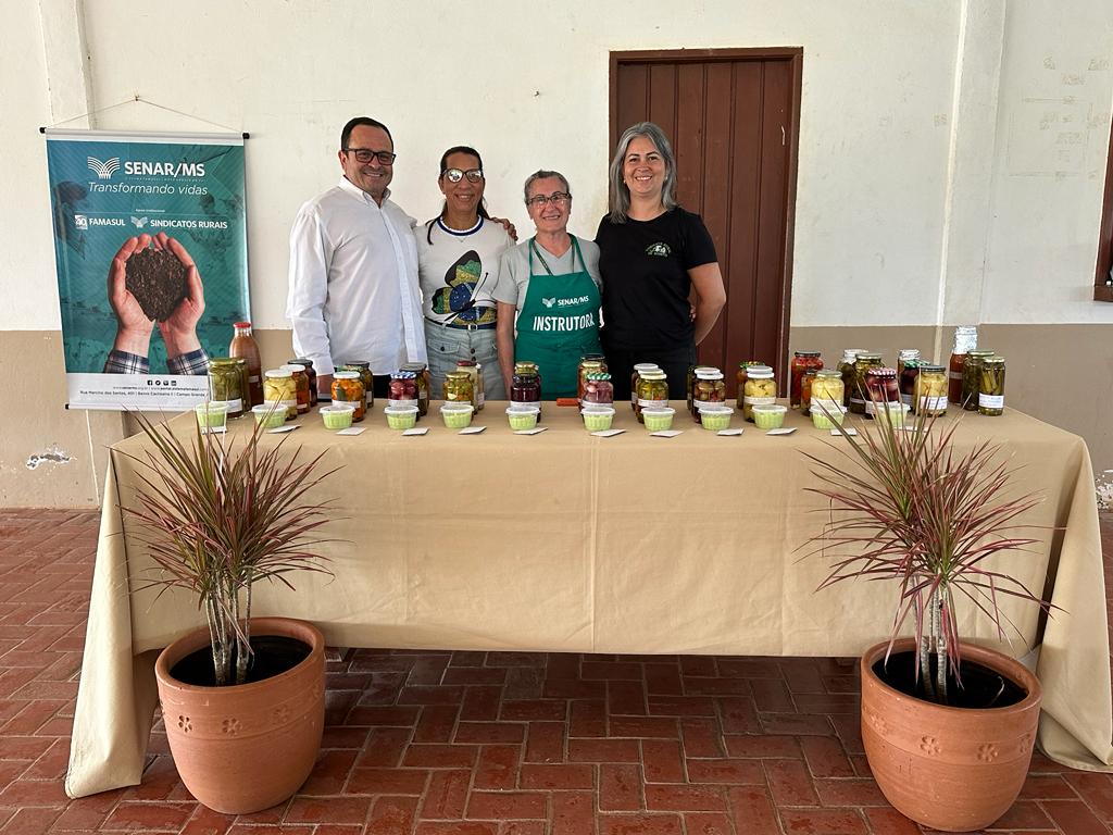 Programa de Qualificação para o Turismo forma 12 pessoas em curso de Conserva de Hortaliças Programa de Qualificação para o Turismo forma 12 pessoas em curso de Conserva de Hortaliças